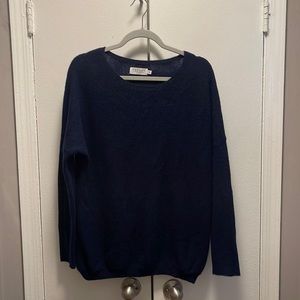 Velvet by Graham & Spencer navy blue sweater. In great condition!! ⭐️🌟⭐️